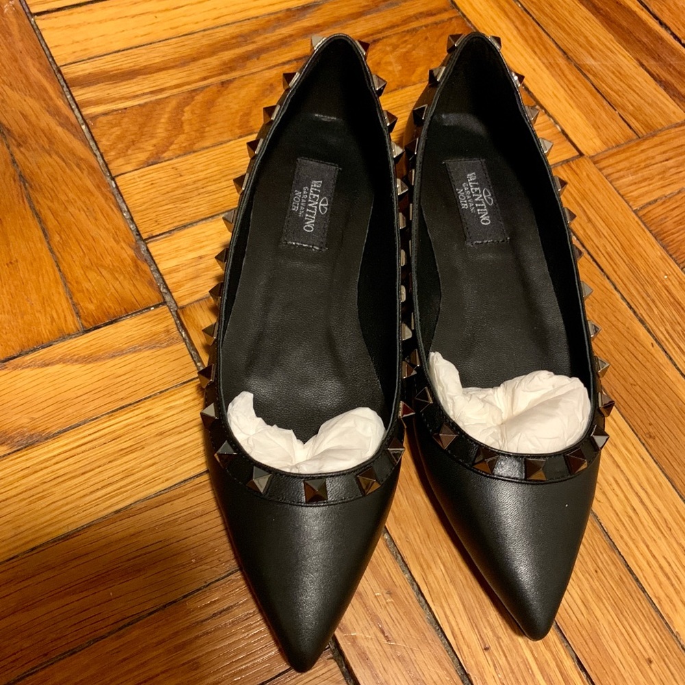 Brand new Valentino Flat Guarantee authentic